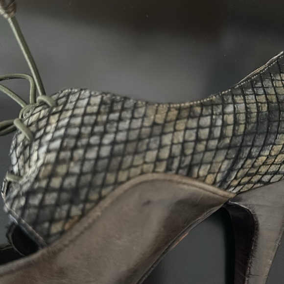 Stuart Weitzman platform army green and gray peep toe pumps - Picture 6 of 7